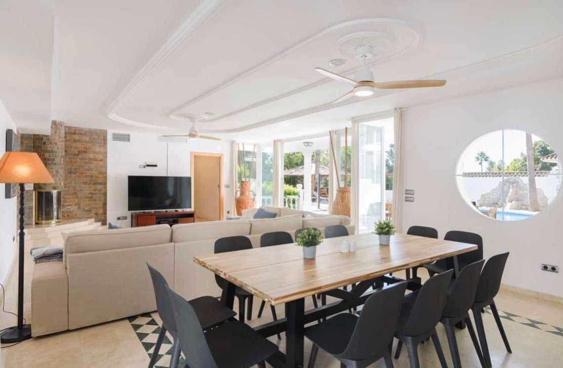 Villa Vanilla living and dining area